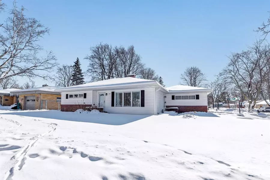 902 RIDGEWAY BOULEVARD, De Pere, WI 54115