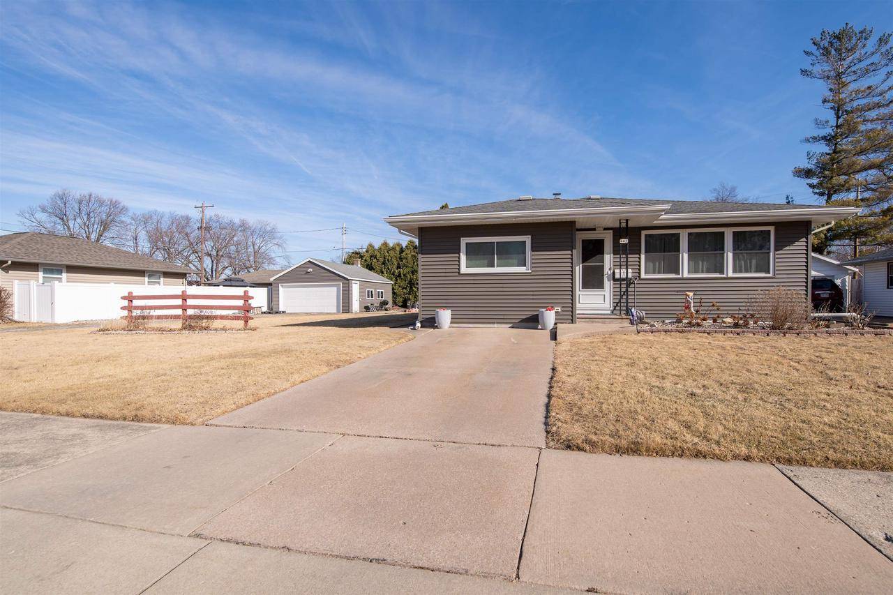 442 HAWK STREET, Oshkosh, WI 54902