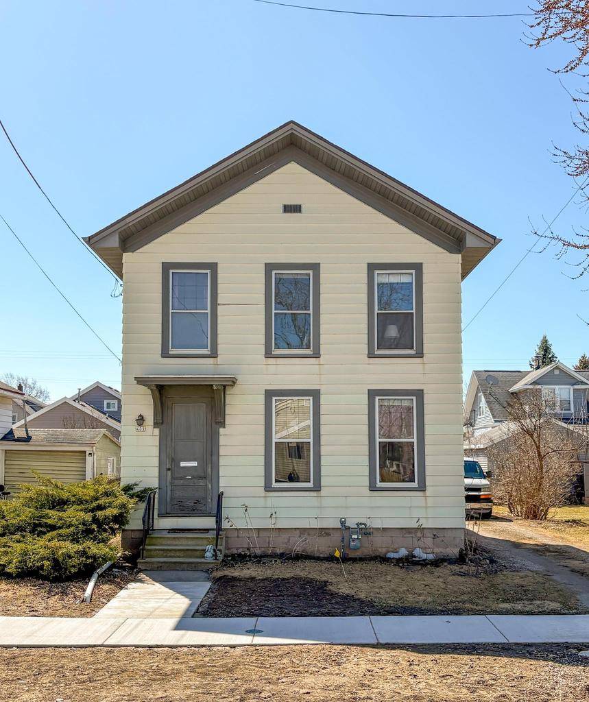 411 W 7TH AVENUE, Oshkosh, WI 54902