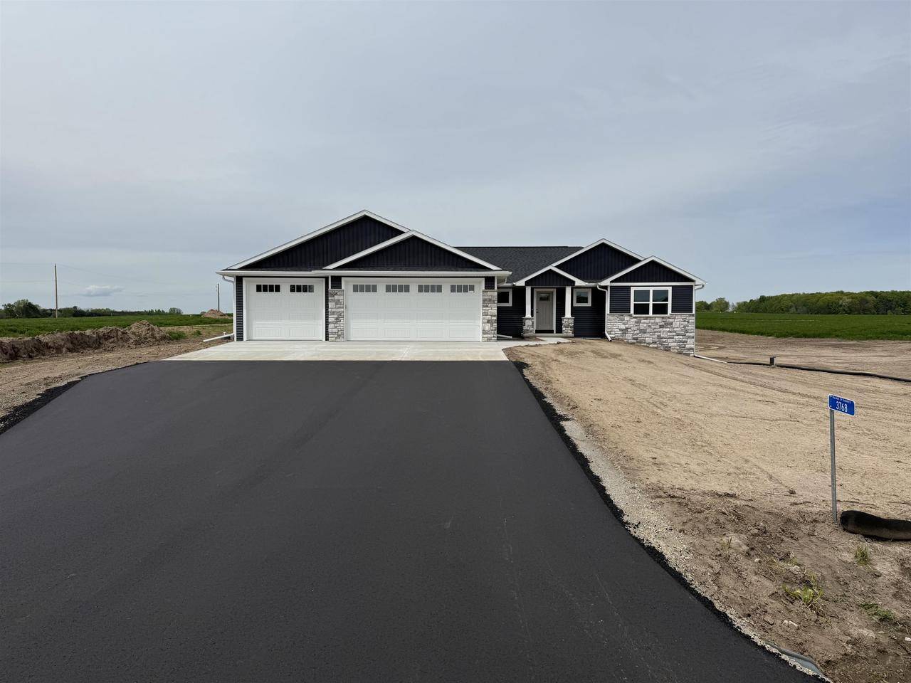 3768 WESTPOINT ROAD, Suamico, WI 54313