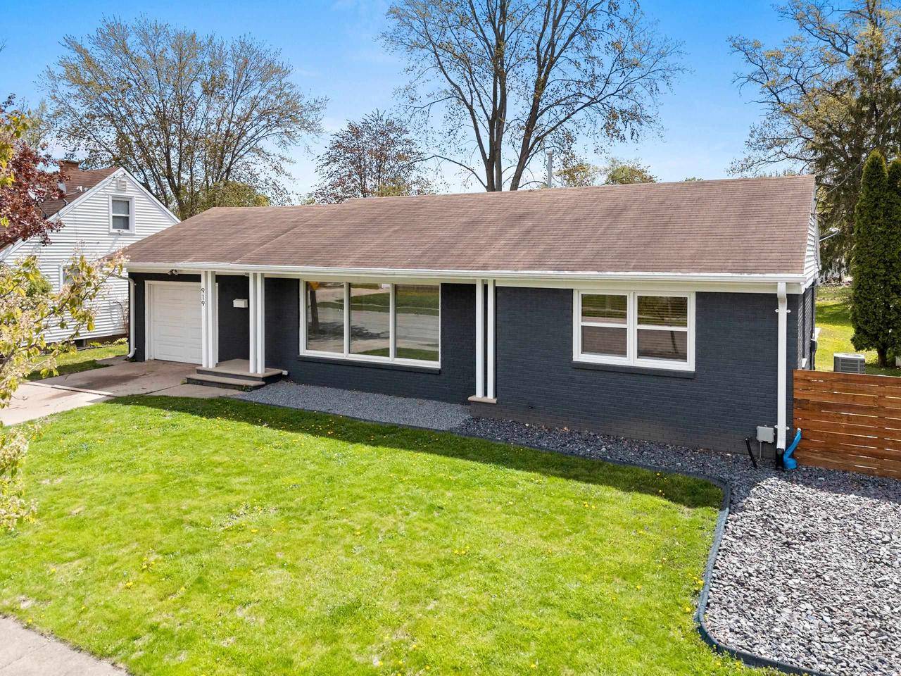 919 14TH AVENUE, Green Bay, WI 54304
