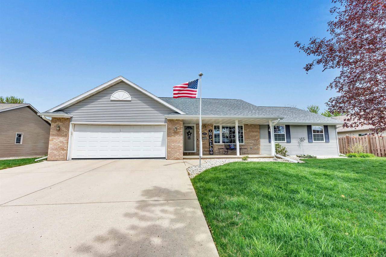 326 LANTERN LANE, De Pere, WI 54115