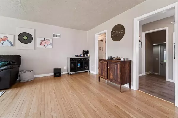 Neenah, WI 54956,933 HIGGINS AVENUE