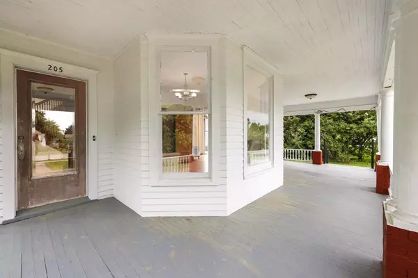 Weyauwega, WI 54983,205 W MAIN STREET