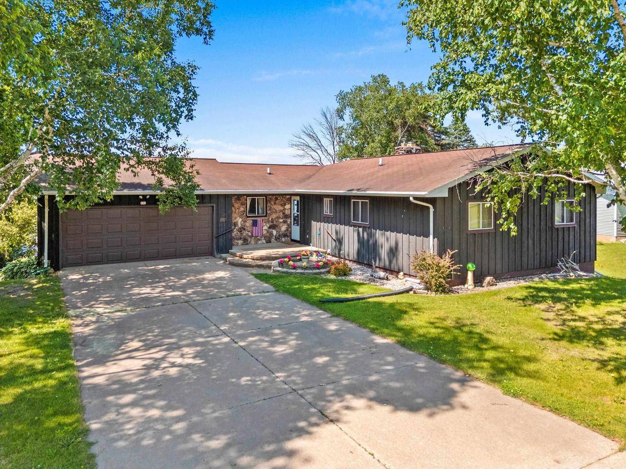 237 PARK LANE, Clintonville, WI 54929