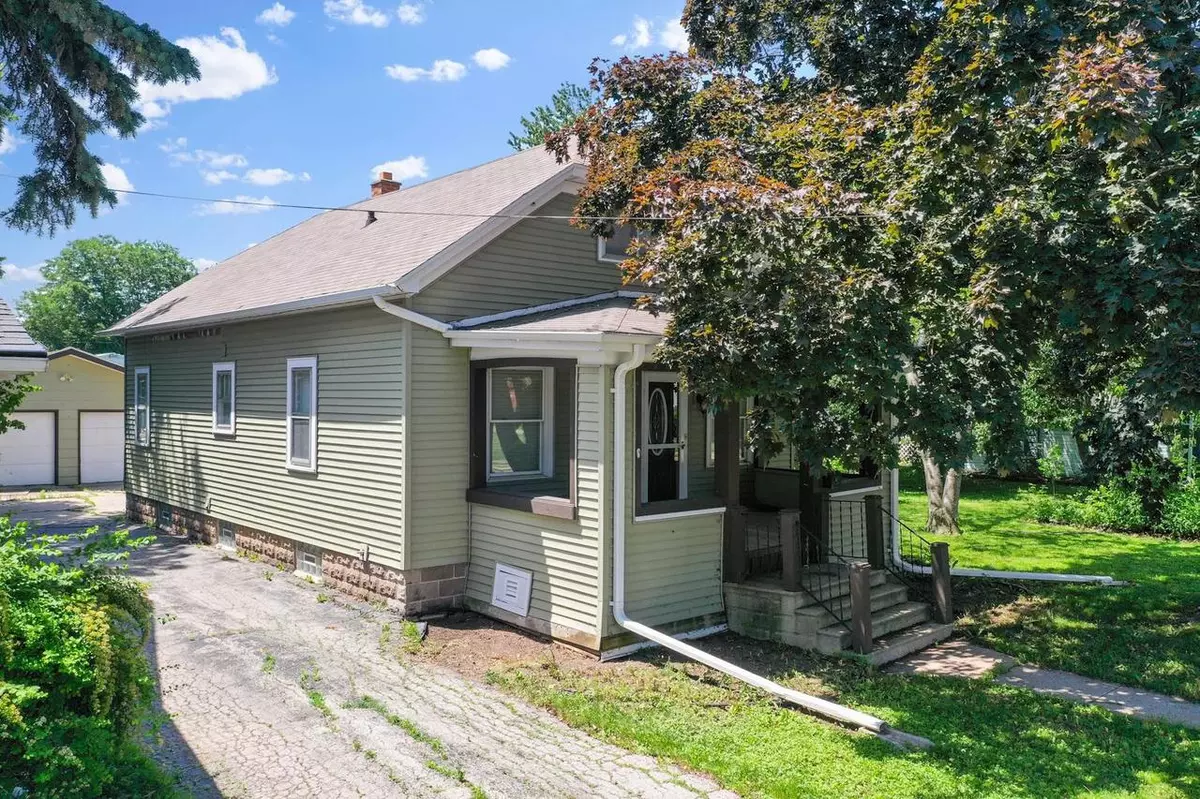 Menasha, WI 54952,829 6TH STREET