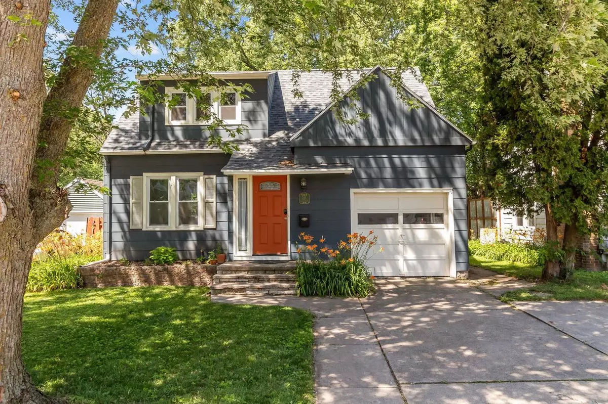 Neenah, WI 54956,635 GROVE STREET