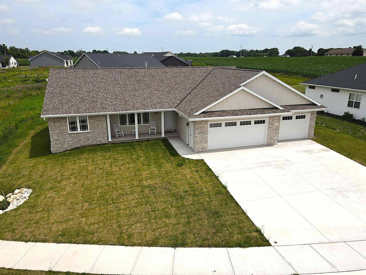 1006 MENDOTA DRIVE, Green Bay, WI 54311
