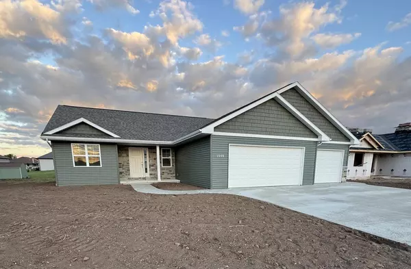 1546 FRONTIER ROAD, Luxemburg, WI 54217