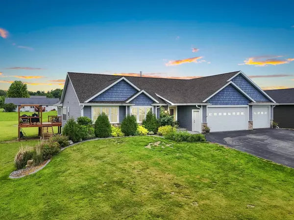 461 GLENVIEW WAY, Little Suamico, WI 54141