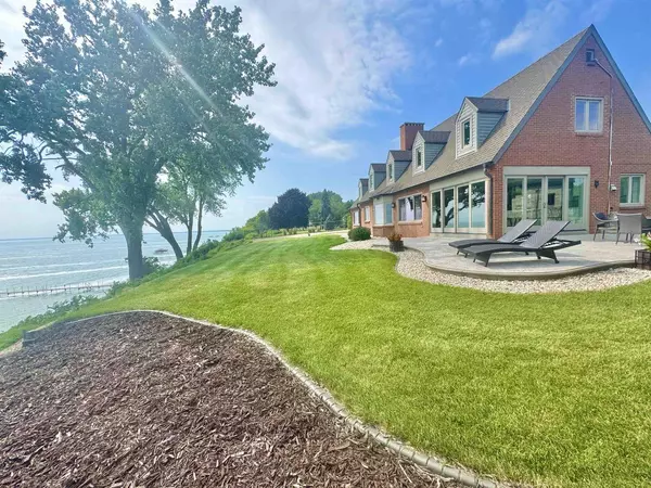 Menasha, WI 54952,N8323 NORTH SHORE ROAD