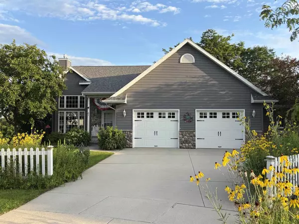 40 ROBERTS COURT, Fond Du Lac, WI 54935