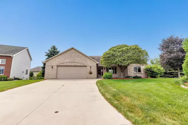 2975 YELLOW JASMINE WAY, Suamico, WI 54313