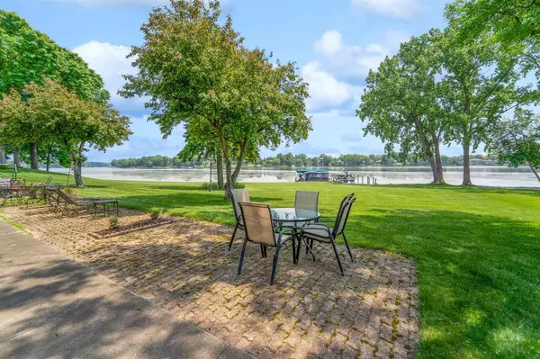 Appleton, WI 54914,2213 SUNRISE DRIVE