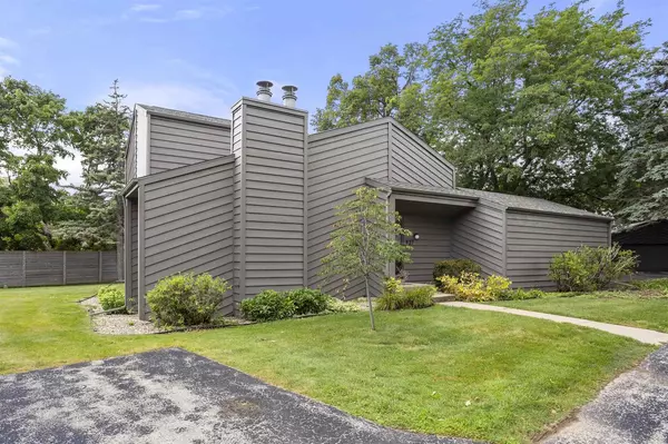 Appleton, WI 54911,827 E WINDFIELD PLACE