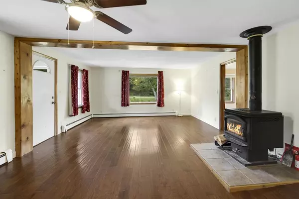 Waupaca, WI 54981,N1031 EAST ROAD