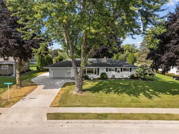 401 S PARKWAY DRIVE, Brillion, WI 54110