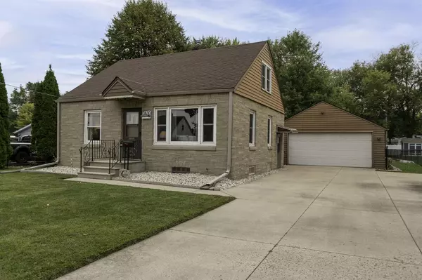 1830 S KERNAN AVENUE, Appleton, WI 54915