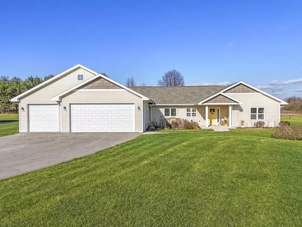 W7910 KOELLER LANE, Shawano, WI 54166