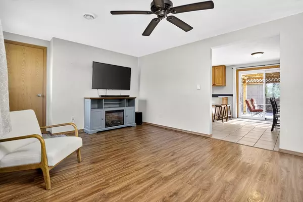 Menasha, WI 54952,887 W AIRPORT ROAD