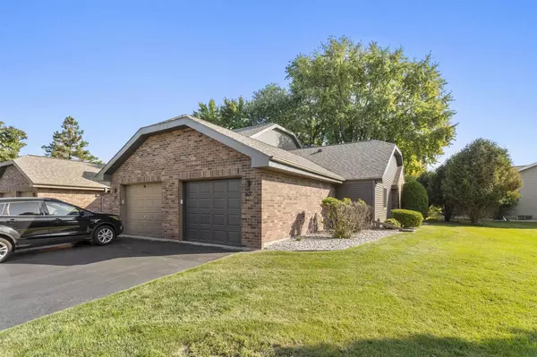 62 SPENCER VILLAGE COURT, Appleton, WI 54914