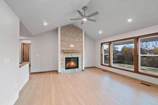 De Pere, WI 54115,1402 CROSSROADS DRIVE