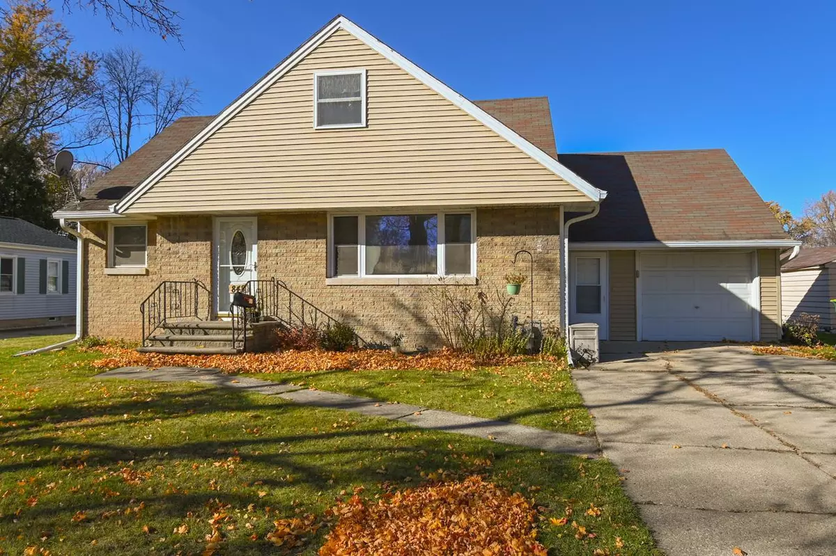 Green Bay, WI 54304,848 REDWOOD DRIVE