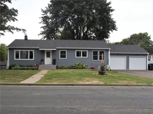 824 Laurel Ave,  Hudson,  WI 54016