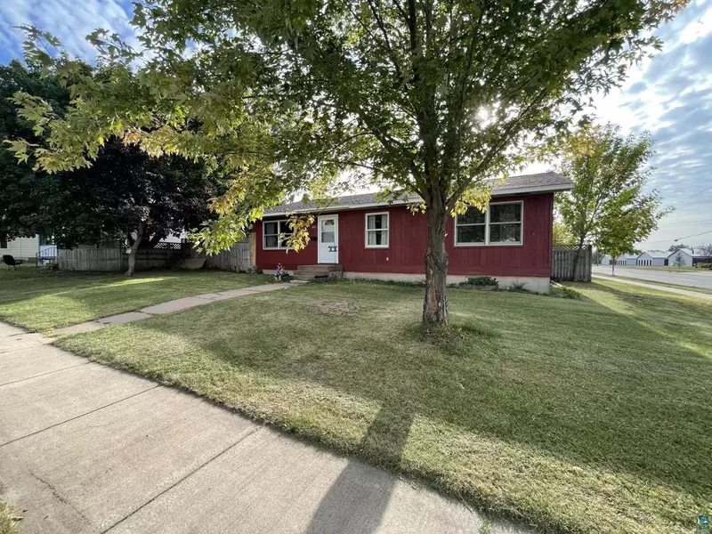 601 W 2nd Ave, Ashland, WI 54806