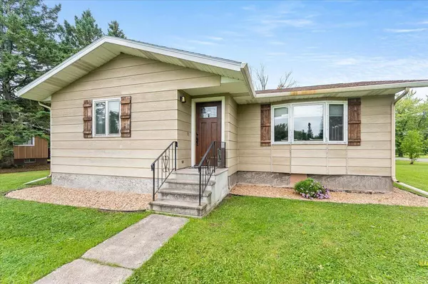 6803 Ogden Ave, Superior, WI 54880