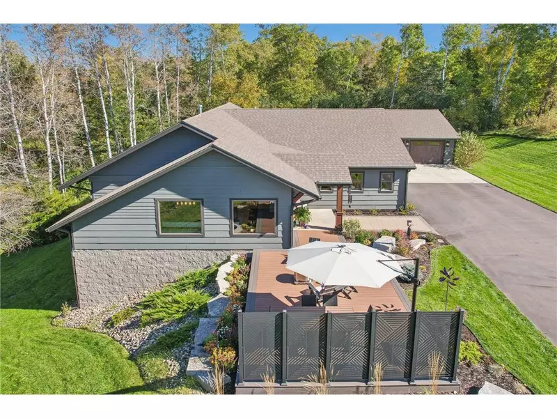 902 Crane Hill Trail, Hudson, WI 54016