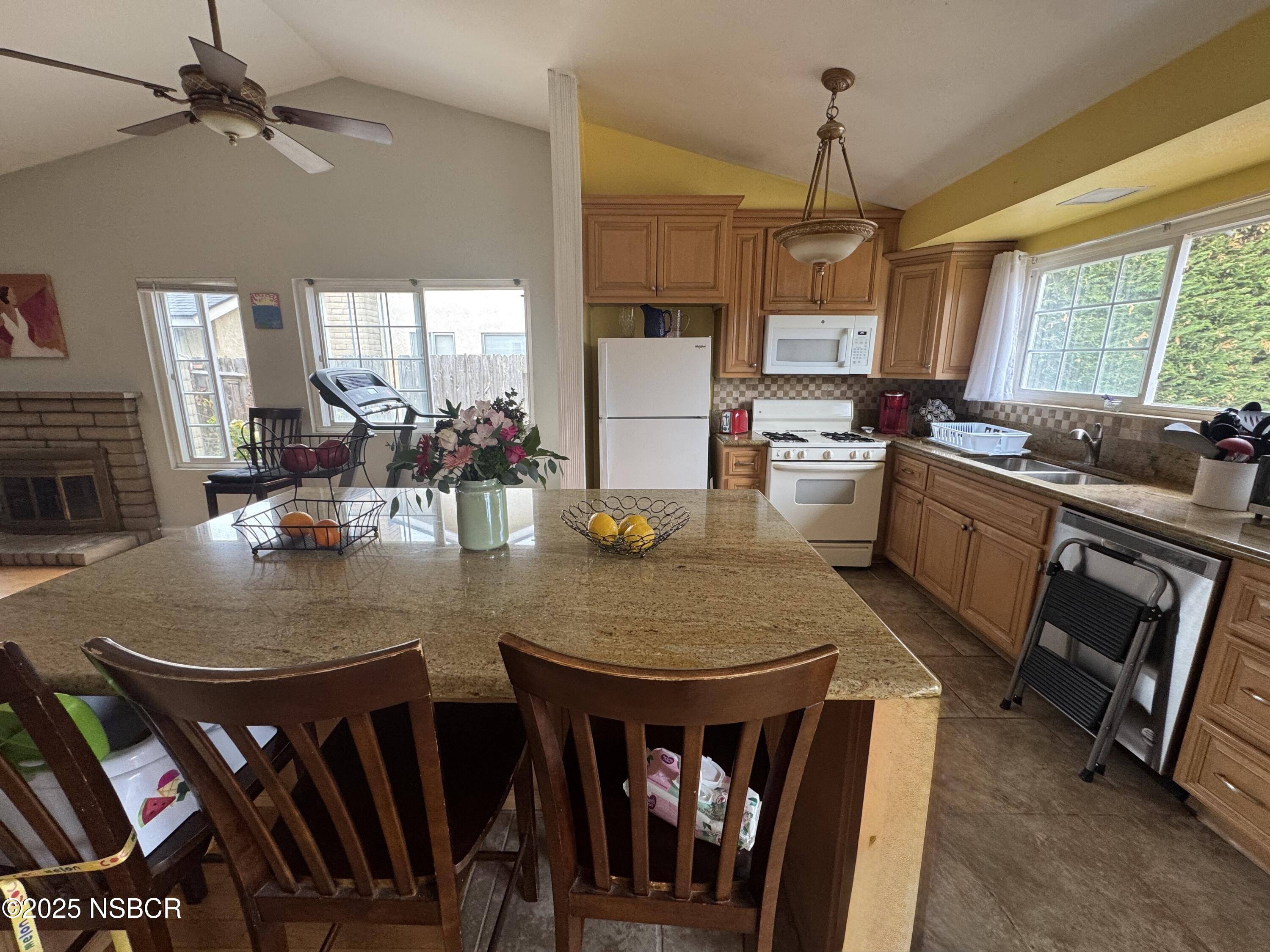 Lompoc, CA 93436,1007 W Oak Avenue