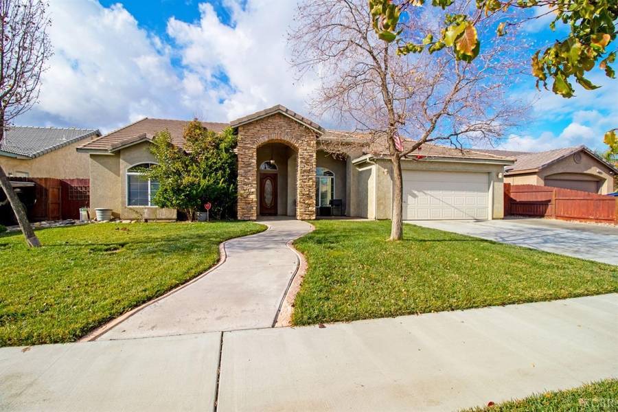 695 Crescent Lane, Lemoore, CA 93245