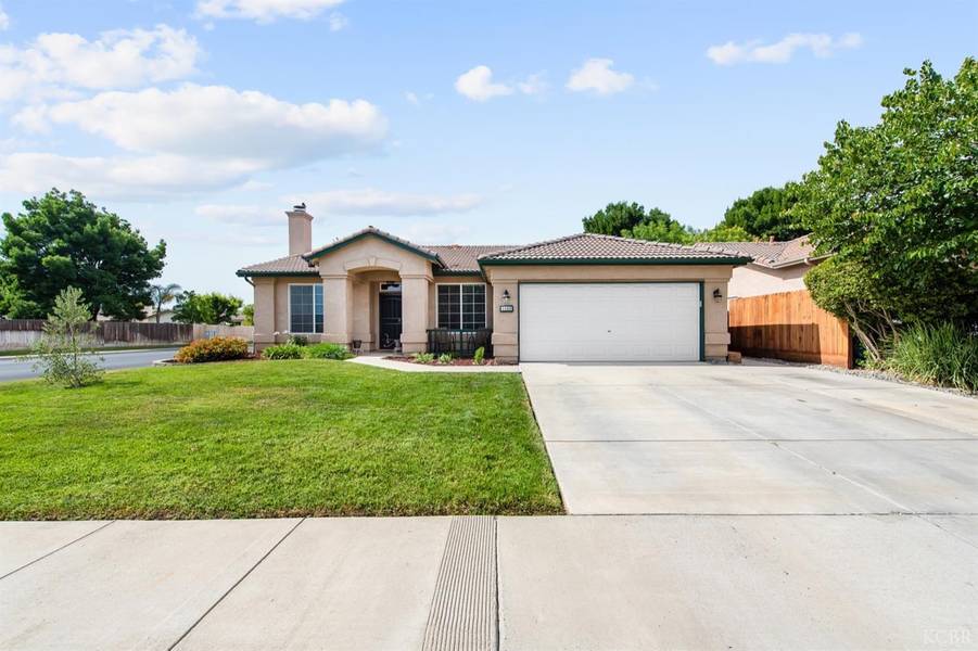 1109 W Sandstone, Hanford, CA 93230