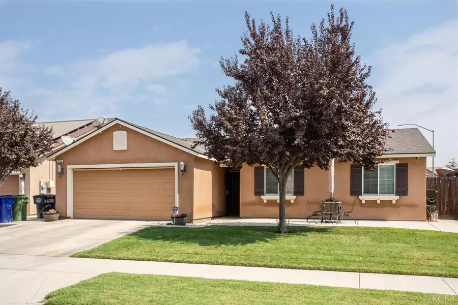 1201 Veronica Avenue, Dinuba, CA 93618