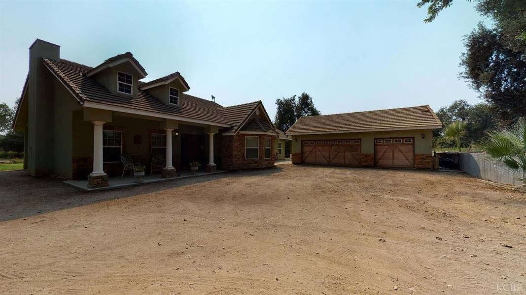 17265 E Trimmer Springs Road, Sanger, CA 93657