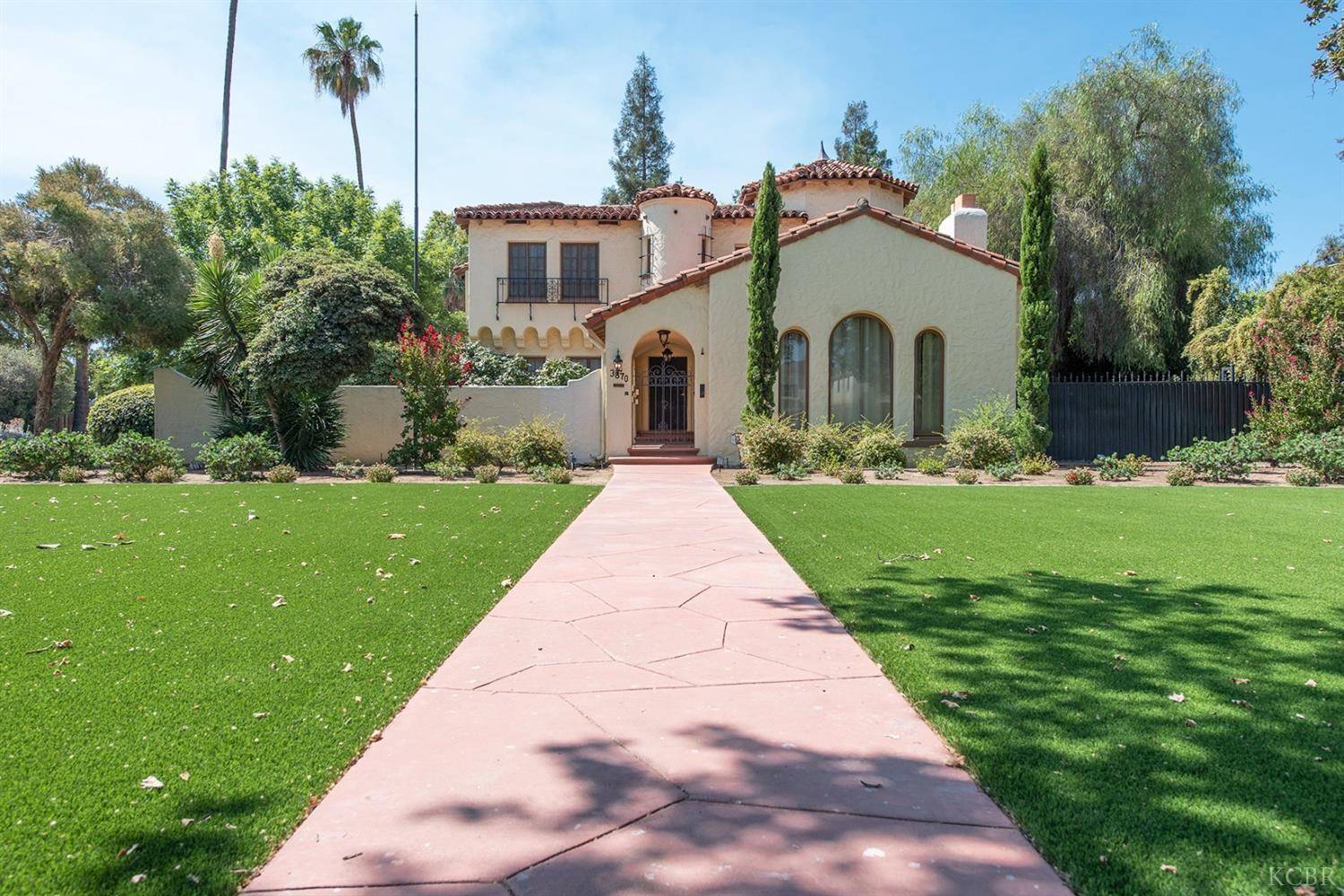 3738 E Huntington Boulevard, Fresno, CA 93702