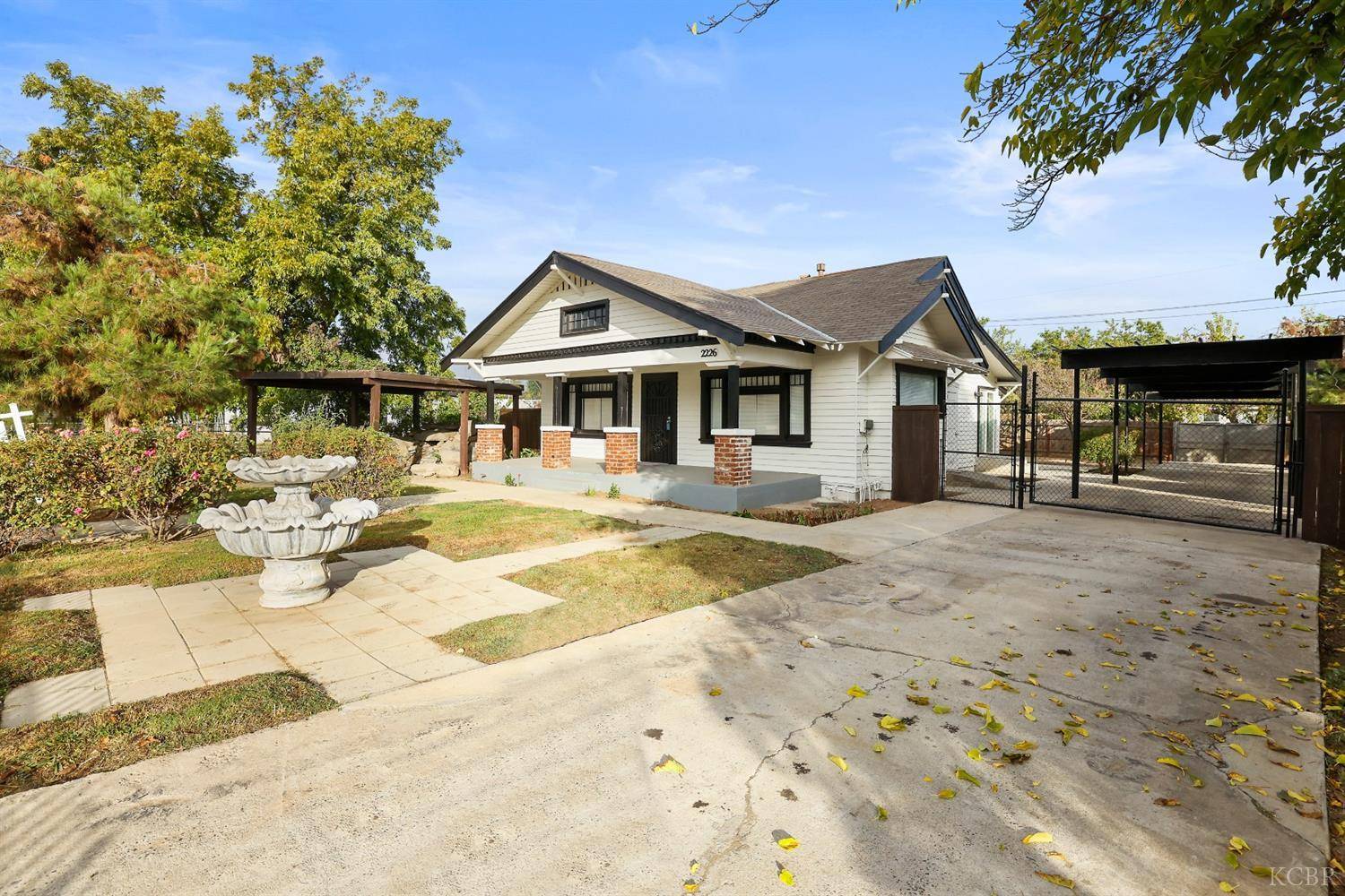 2226 W Olive Avenue, Fresno, CA 93728