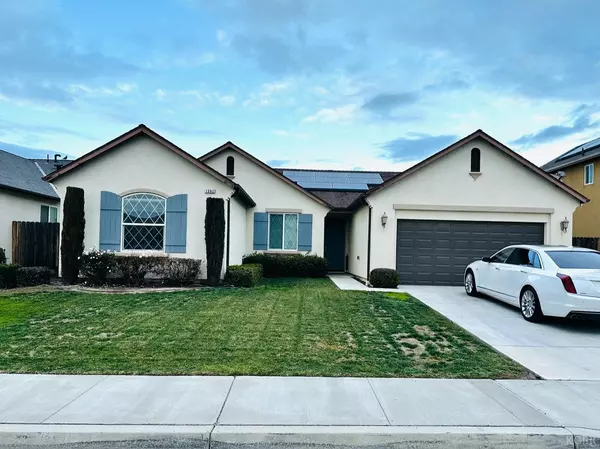 1062 W Muir Way W, Hanford, CA 93230