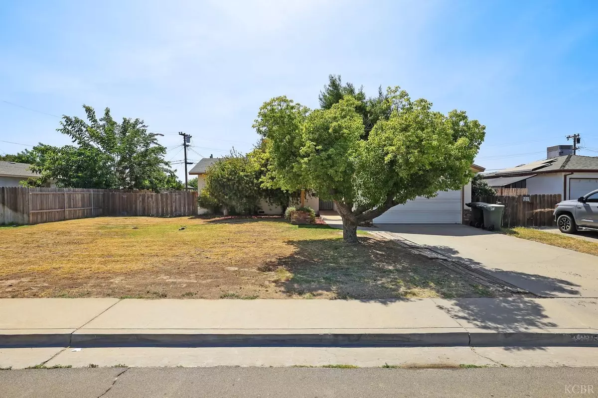 Lemoore, CA 93245,1525 N Lemoore Avenue