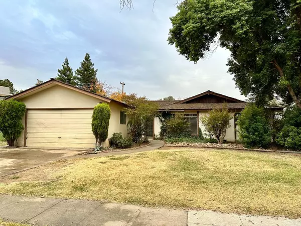 4818 E San Gabriel Avenue, Fresno, CA 93726