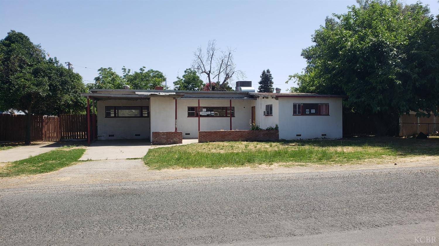 1561 W Clare Avenue, Porterville, CA 93257