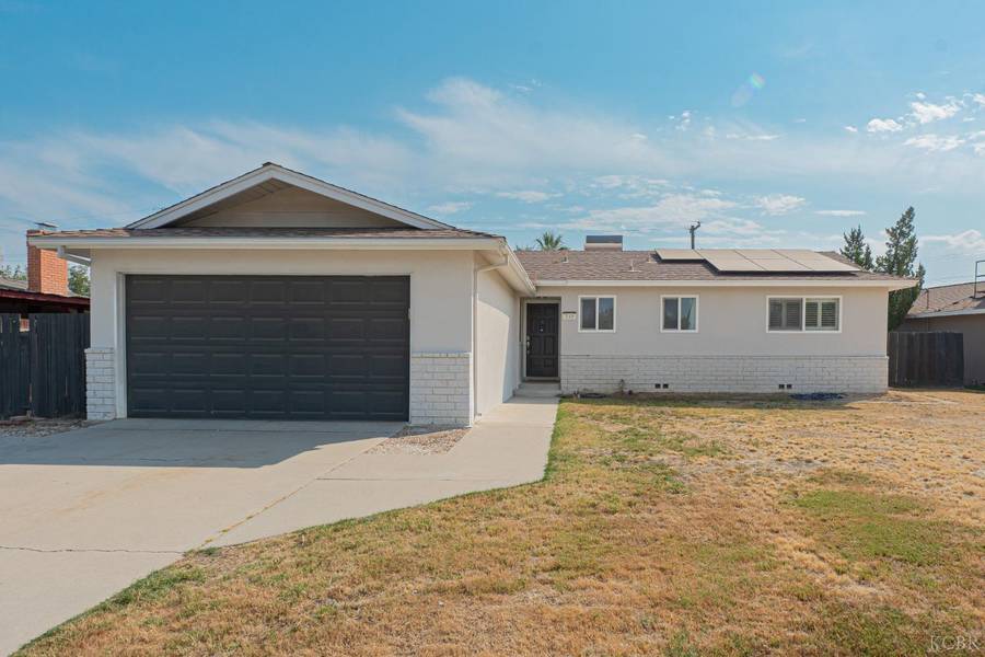 310 W Hazelwood Drive, Lemoore, CA 93245