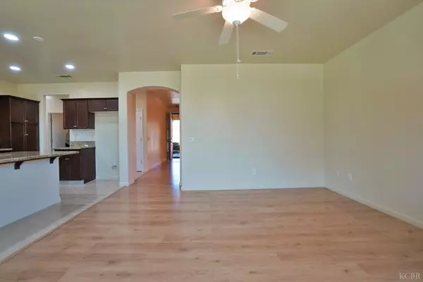 3000 SE Sunnyside Court SE Visalia, CA 93292