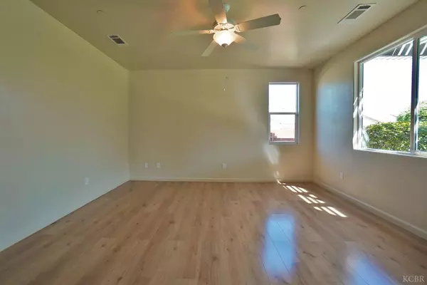 3000 SE Sunnyside Court SE Visalia, CA 93292