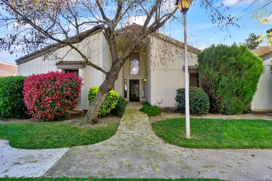 1914 Cougar Lane, Clovis, CA 93611