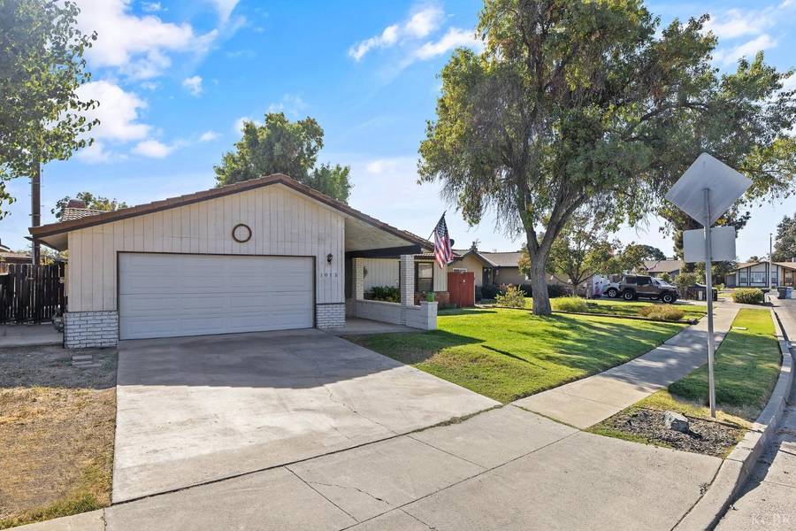 1015 W Mulberry Drive, Hanford, CA 93230