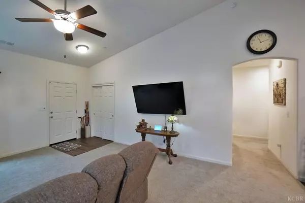 2012 N Edison Street N Visalia, CA 93292