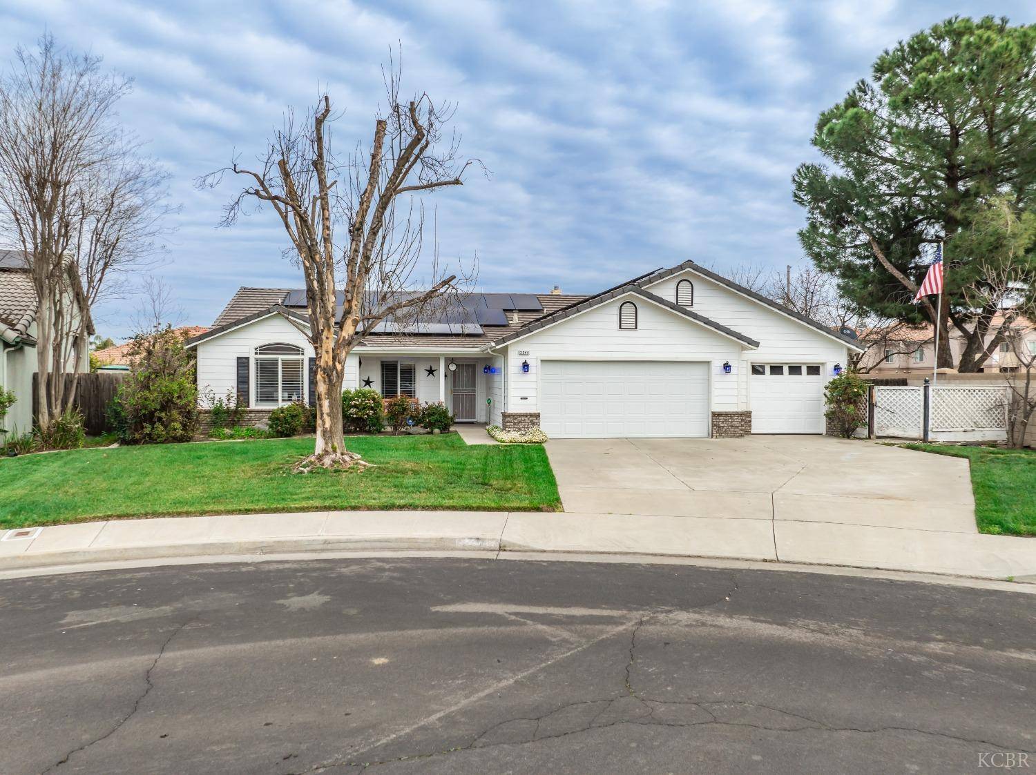 2044 Independence Place, Hanford, CA 93230