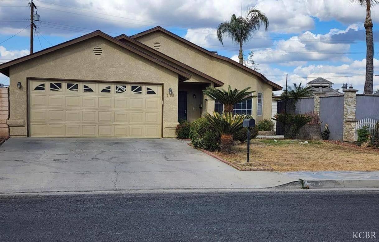 725 18TH Place, Delano, CA 93215